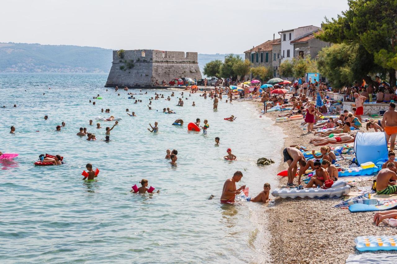 Apartments With A Parking Space Kastel Stafilic, Kastela - 5219 外观 照片