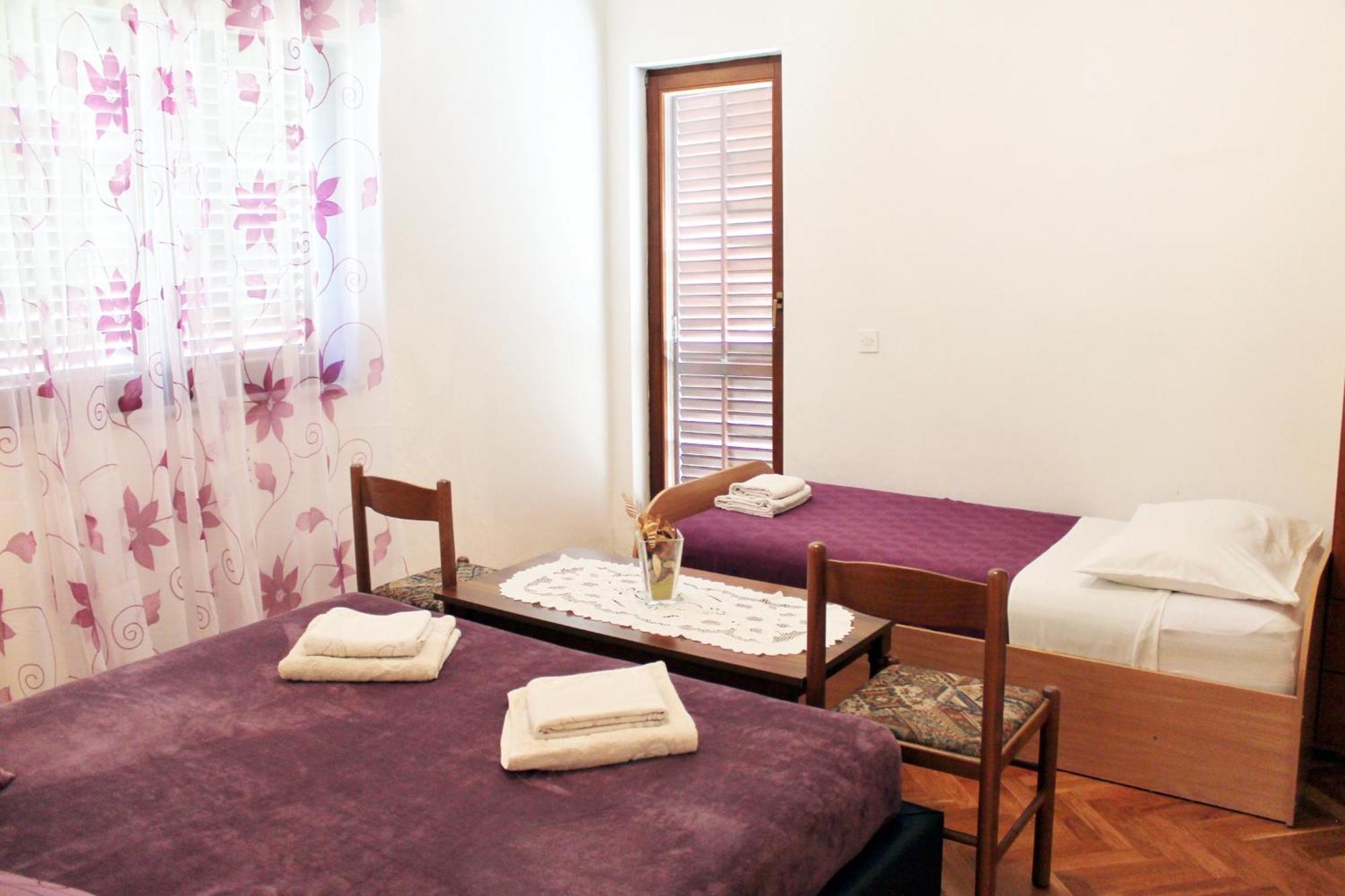 Apartments With A Parking Space Kastel Stafilic, Kastela - 5219 客房 照片
