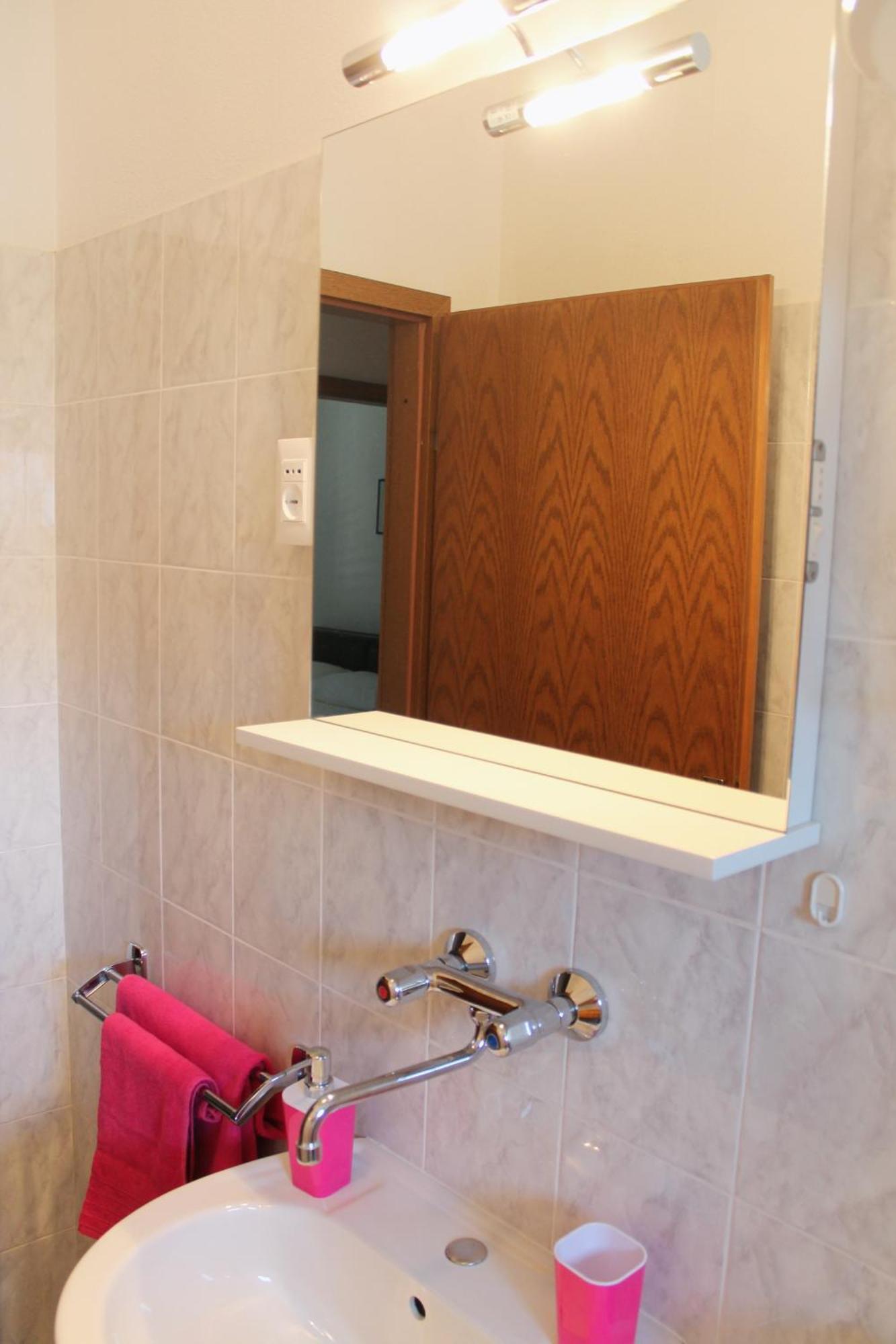 Apartments With A Parking Space Kastel Stafilic, Kastela - 5219 客房 照片