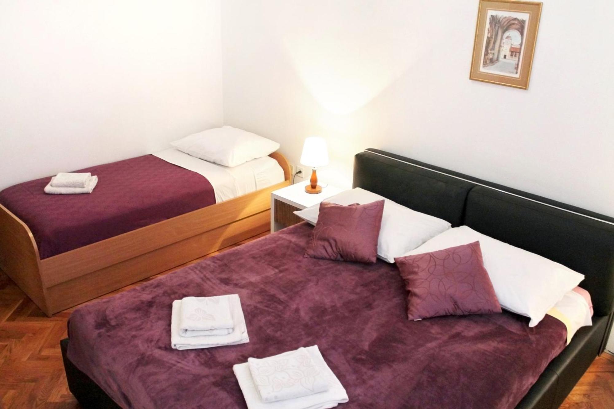 Apartments With A Parking Space Kastel Stafilic, Kastela - 5219 客房 照片