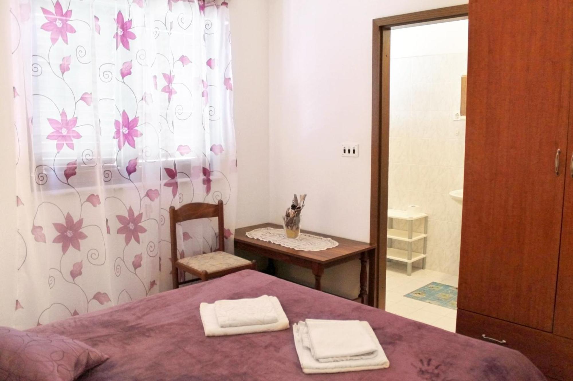 Apartments With A Parking Space Kastel Stafilic, Kastela - 5219 客房 照片